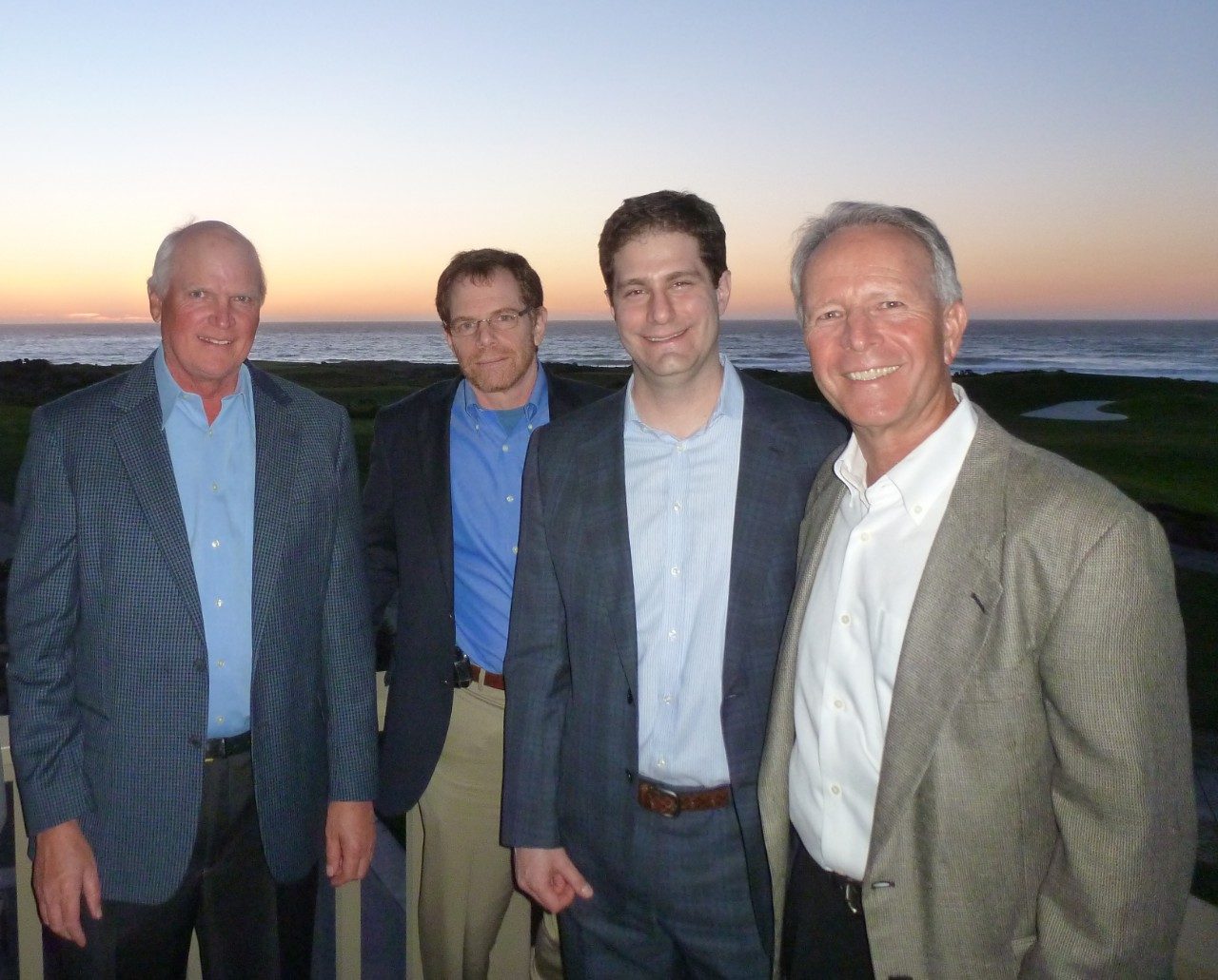 Mike Givens, Mark Gilbert, M.D, Nicholas Levine, M.D，和Laird Small，圆石滩高尔夫学院主任