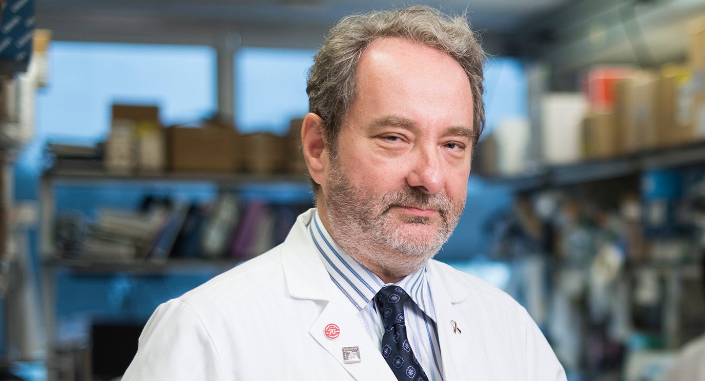罗伯特•Orlowski医学博士博士。, leads a Moon Shot dedicated to finding new, longer-lasting options for patients with high-risk multiple myeloma, including a variety of immunotherapy options.